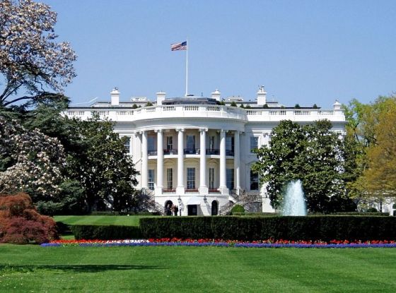 800px-WhiteHouseSouthFacade